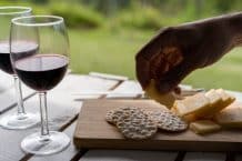 Wein & Käse im Sommer: Leichte Kombinationen für heiße Tage