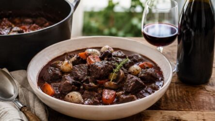 Welcher Wein für Boeuf Bourguignon? Zum Kochen & Trinken richtig auswählen