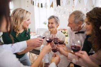 Welcher Wein passt zu welchem Anlass? Der große Ratgeber für Essen, Geschenke & Feiern