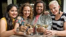 Wie kann ich Weißwein Flecken einfach entfernen? – Tipps